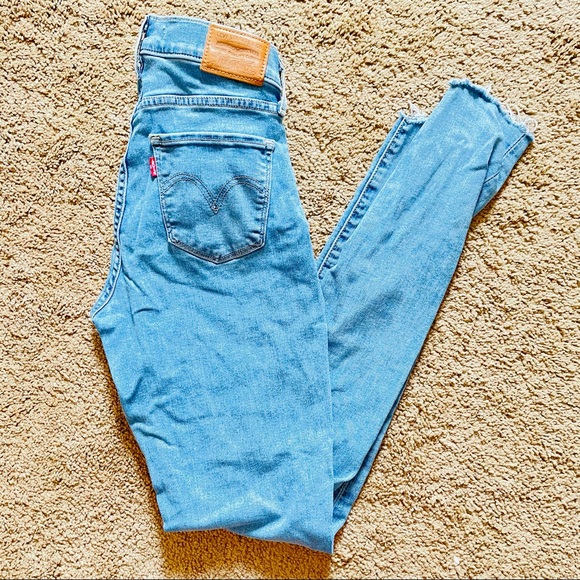 Levi’s Curvy Skinny Jean - Picture 2 of 6